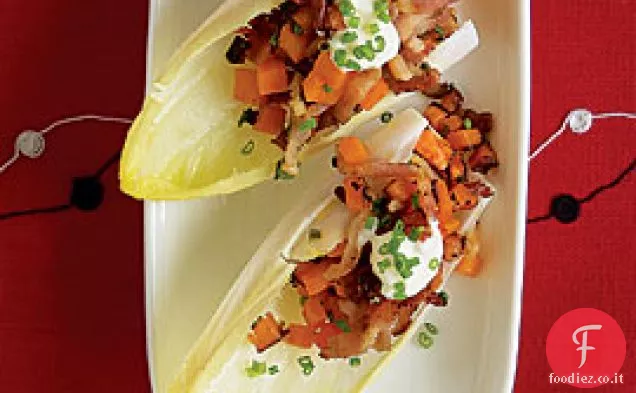 Lance di indivia con patate dolci, pancetta ed erba cipollina