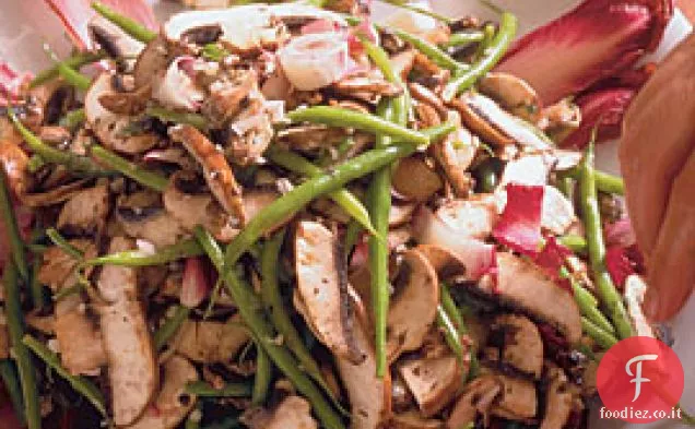 Insalata di funghi, indivia e fagiolini con vinaigrette all'olio di tartufo