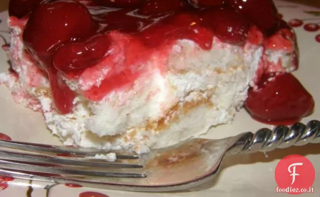 Angelo lussureggiante Torta con ananas