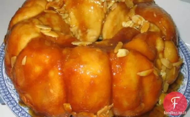 Facile Bundt Cake con sapori di Mandorla e Vaniglia