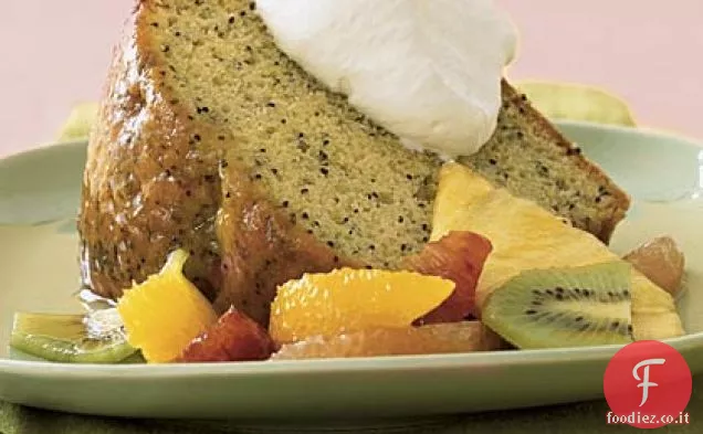 Torta al burro di semi di papavero arancione con insalata di agrumi
