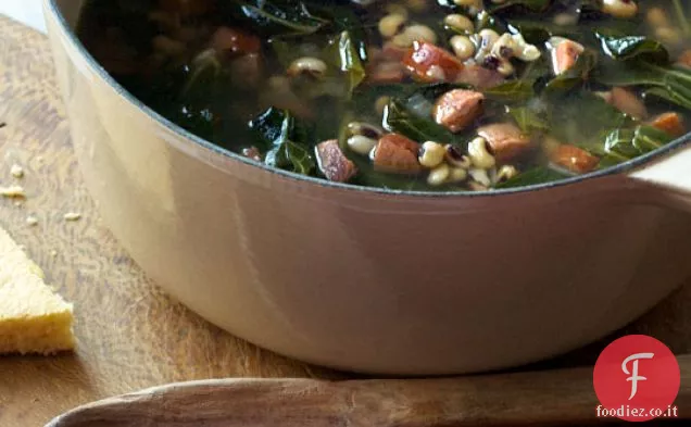 Zuppa di piselli dagli occhi neri con Andouille & Collards
