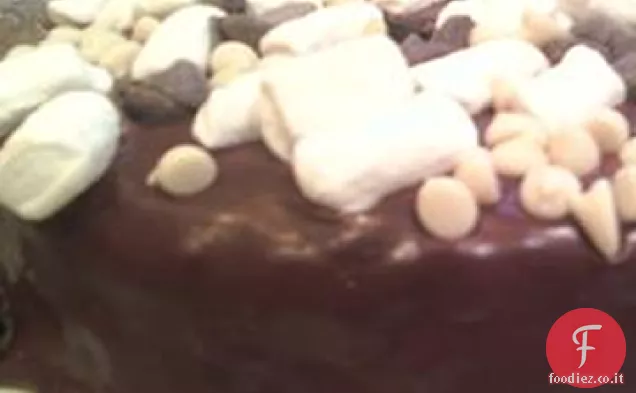 Torta di strada rocciosa