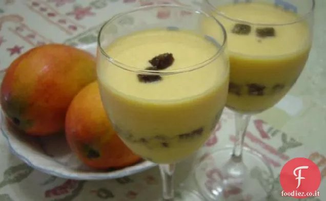 Mousse di mango con fodera per torta al cioccolato