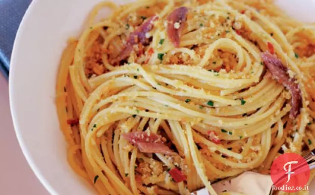 Spaghetti con Acciughe e Mollica di Pane (Spaghetti con Acciughe e Mollica)