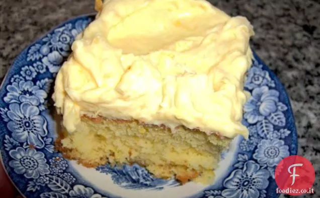 Torta a strati di panna acida alle mandorle