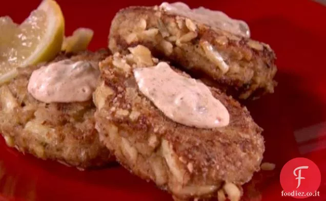 Torte di granchio con tartaro impertinente