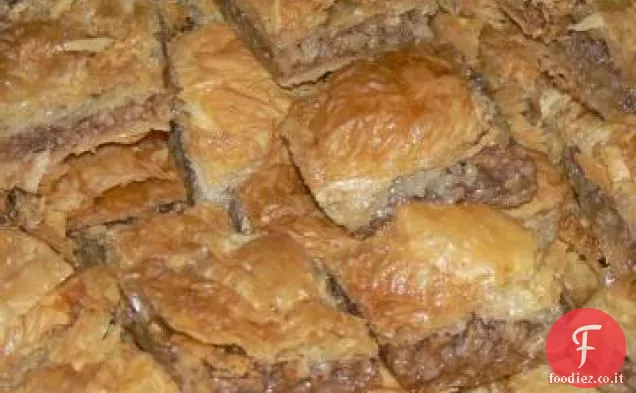 Pasticceria multistrato ripiena di noci del Medio Oriente (Baklava)