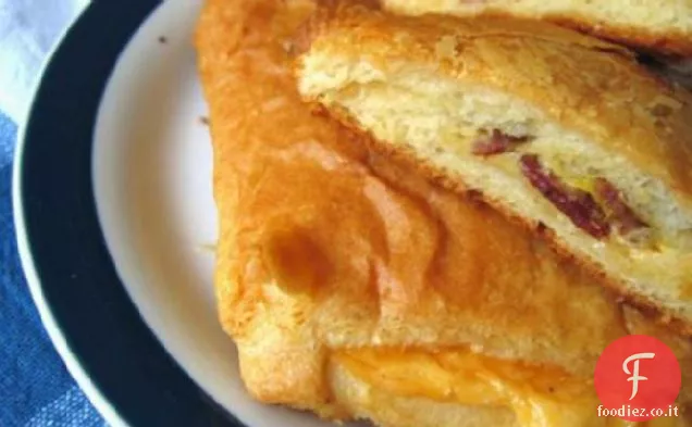 Bacon, panini all'uovo e formaggio