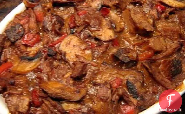 Un piatto di manzo e funghi Pot Pie