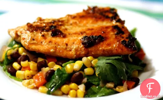 Miele Salmone glassato e fagioli neri Insalata di mais
