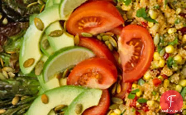 Insalata di quinoa e mais con semi di zucca