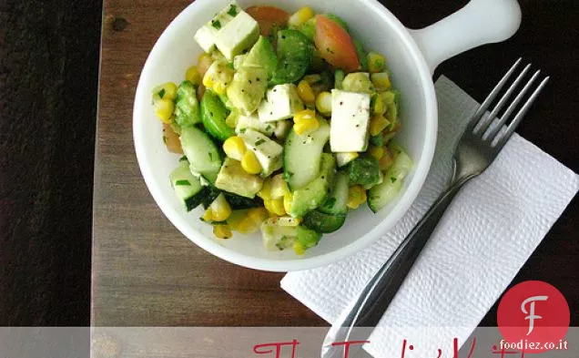 Avocado e insalata di mais alla griglia con vinaigrette di coriandolo