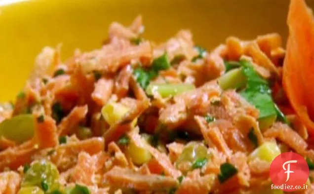 Insalata di mais e carote con uvetta dorata