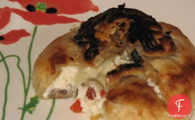 Brie En Croute Farcito con olive e peperoni arrostiti