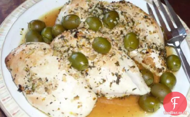 Pollo arrosto al limone e aglio con olive verdi
