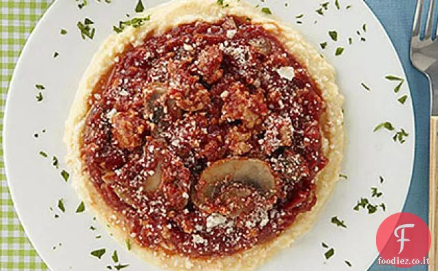 Polenta con sugo veloce di funghi e carne