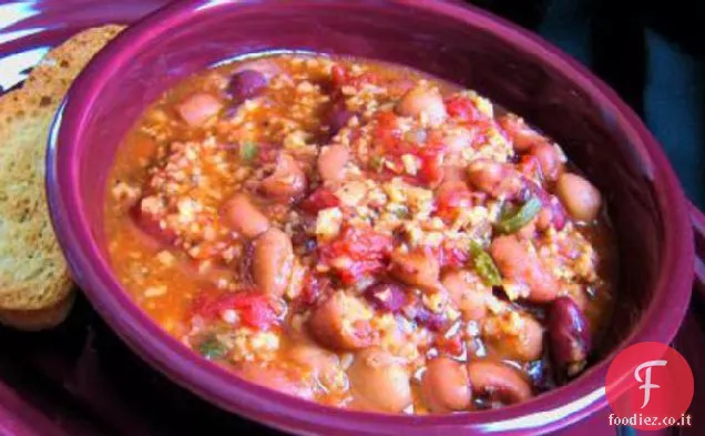 Chili a basso contenuto di grassi a base di tacchino macinato senza grassi, 210 calorie per
