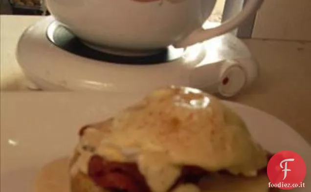 Uova Benedict con salsa olandese vegana