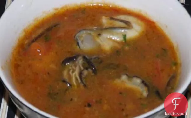 Ostriche al vapore in vinaigrette di pomodoro servite in tazze di sake