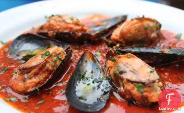 Cozze ripiene in salsa di pomodoro piccante