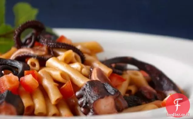 Htapodi Me Makaronaki Kofto (Polpo stufato con maccheroni)