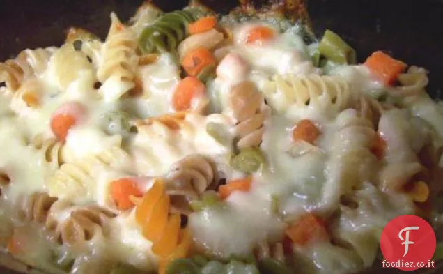 Semplice pasta e formaggio Cuocere con verdure per due