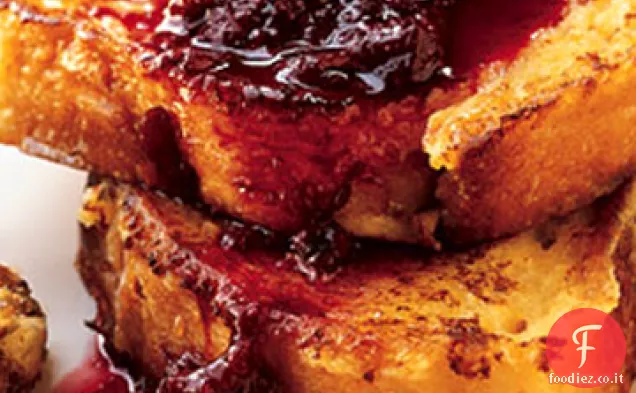 French Toast alla vaniglia e acero con conserve di bacche calde