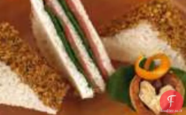 Panini al tè di Charlie Palmer di filetto di manzo, noce speziata