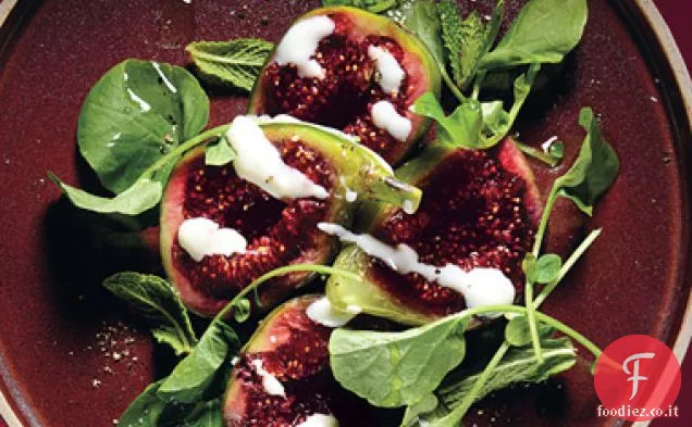 Insalata di fichi con latte di capra Yogurt e crescione al pepe