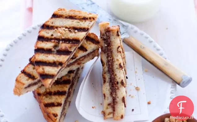 Brioche tostata, uovo in camicia, crescione e insalata di mele