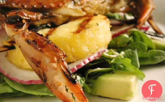 Insalata di granchio e ananas alla griglia con crescione