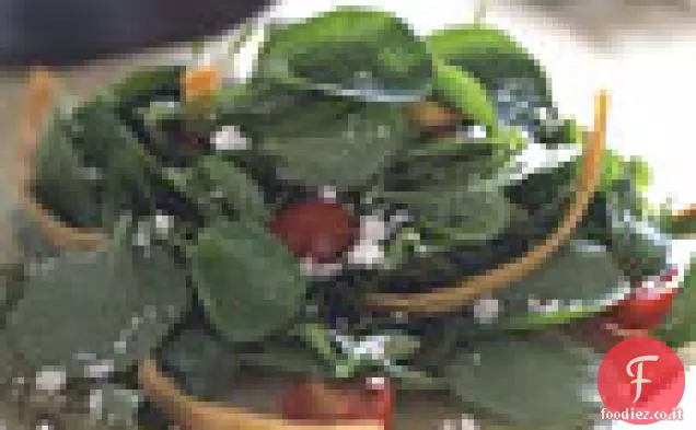 Insalata di crescione con Cotija e tortillas fritte