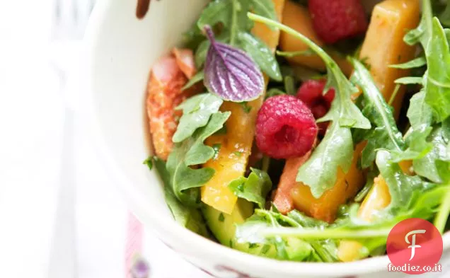 Insalata di melone, pollo e avocado