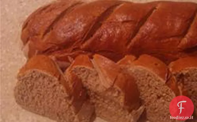Pane italiano cotto su una pietra di pizza