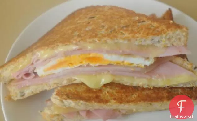 Panino con prosciutto e uova alla griglia di Jude