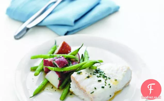 Halibut in camicia con fagiolini e patate rosse