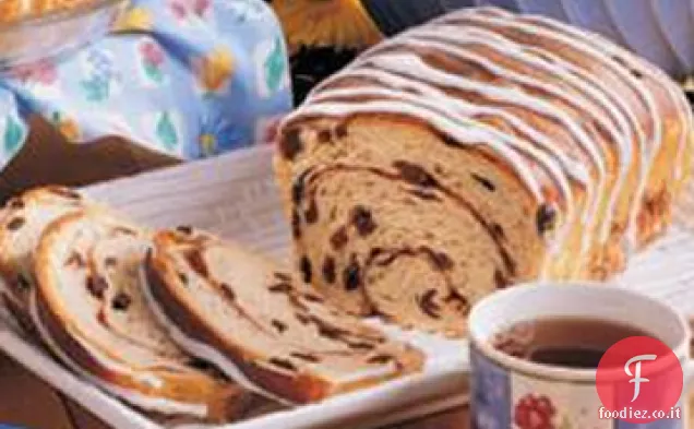 Pane all'uvetta alla cannella