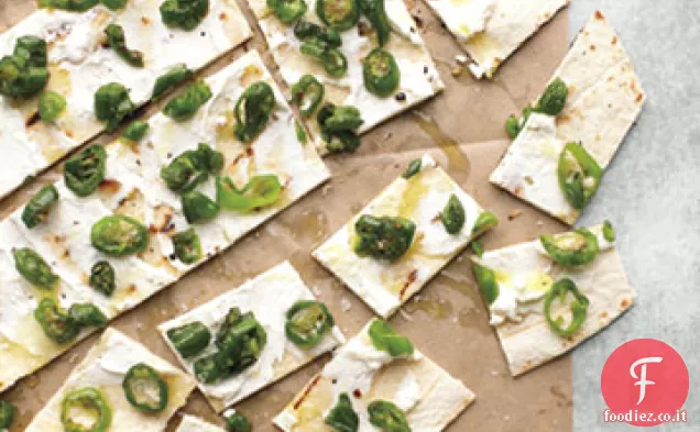 Peperoni Padron sparsi su Lavash con formaggio