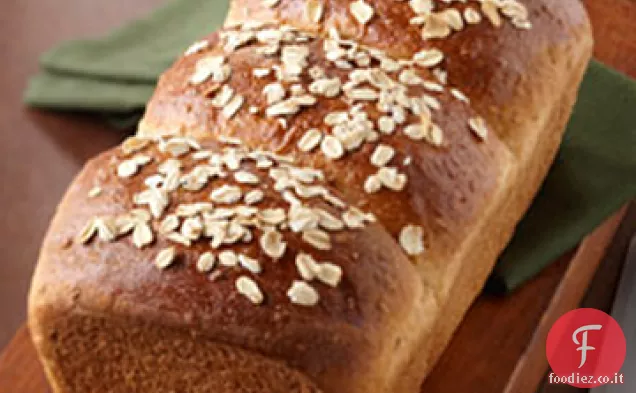 Pane di grano e avena incrinato