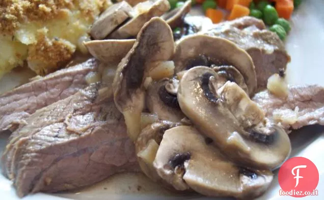 Bistecca di fianco in salsa di vino ai funghi