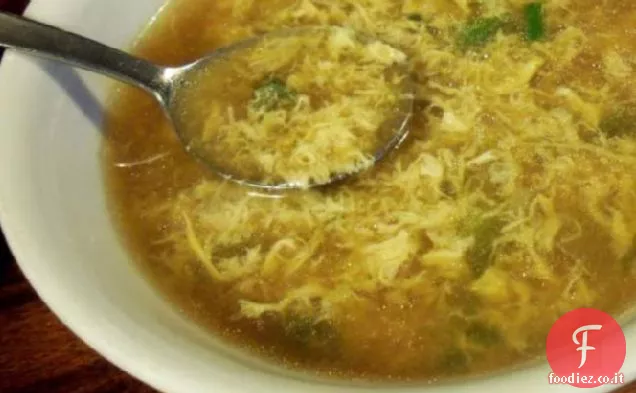 Reale facile e reale gustoso uovo goccia zuppa