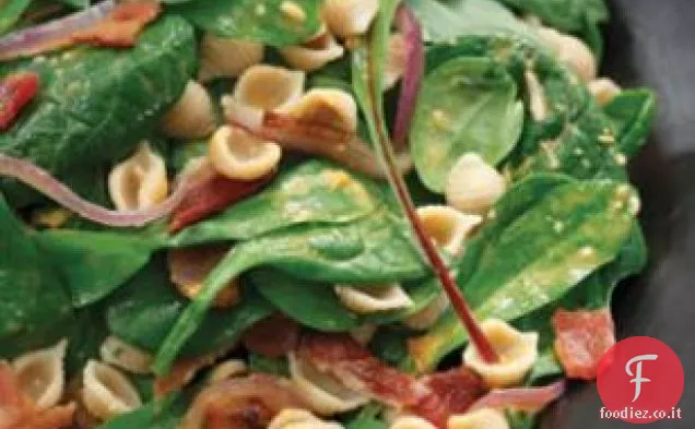 Insalata di tarassaco con formaggio di capra e salsa di pomodoro