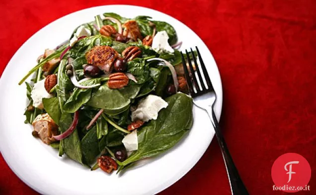 Verdure miste con pollo, formaggio di capra e noci pecan