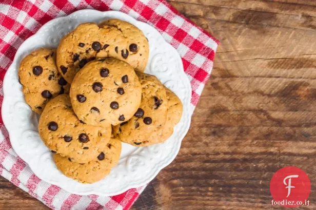 Biscotti con gocce di cioccolato all'uvetta