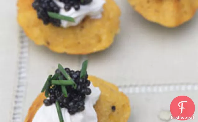 Mais fresco Madeleine con panna acida e caviale