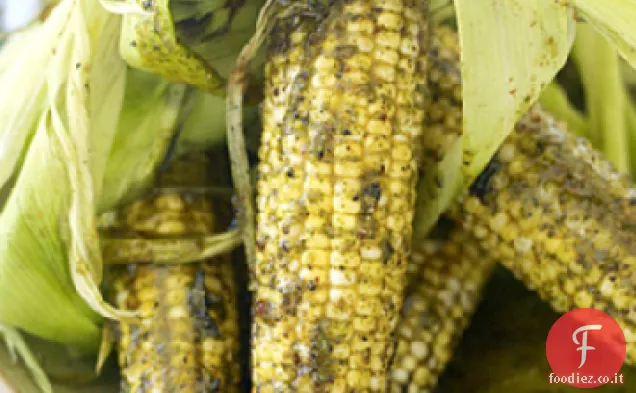 Mais alla griglia sulla pannocchia