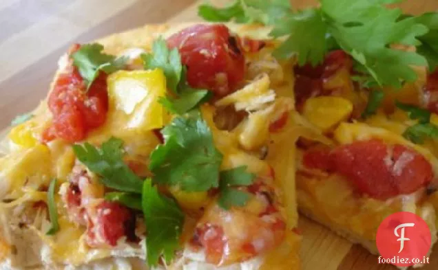 Pizza di pollo messicana con crosta di farina di mais