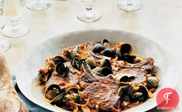 Braciole di maiale e vongole in brodo di aglio