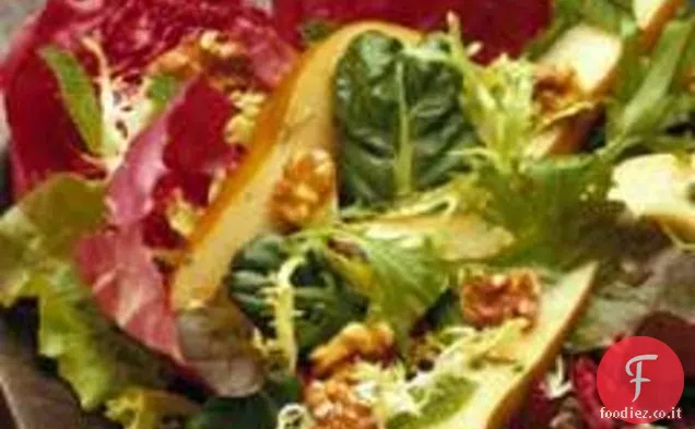 Insalata di pere e noci con salsa al nettare di albicocca